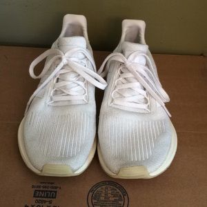 Adidas Women's Swift Run Sneakers Size US9
